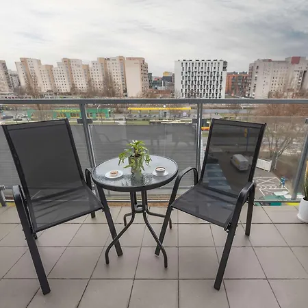 Modern With Parking & Balcony Near The Underground Station By Renters Апартаменты