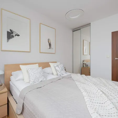 Appartement Modern With Parking & Balcony Near The Underground Station By Renters Varsovie