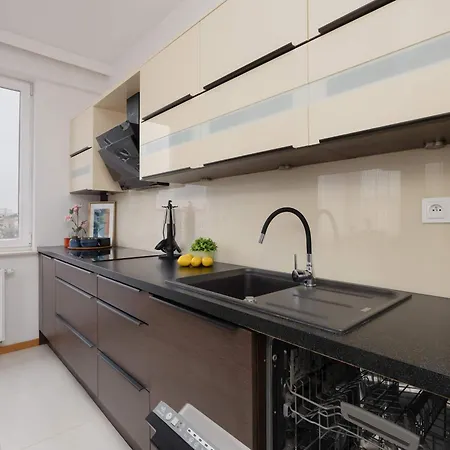 Апартаменты Modern With Parking & Balcony Near The Underground Station By Renters