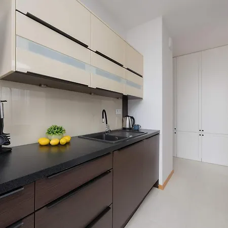 Апартаменты Modern With Parking & Balcony Near The Underground Station By Renters Варшава