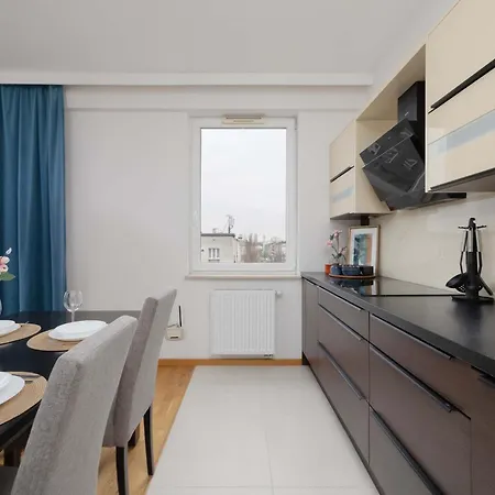 Modern With Parking & Balcony Near The Underground Station By Renters Апартаменты
