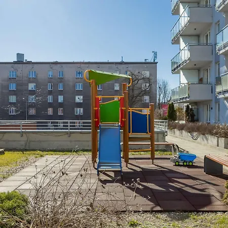 Modern With Parking & Balcony Near The Underground Station By Renters *